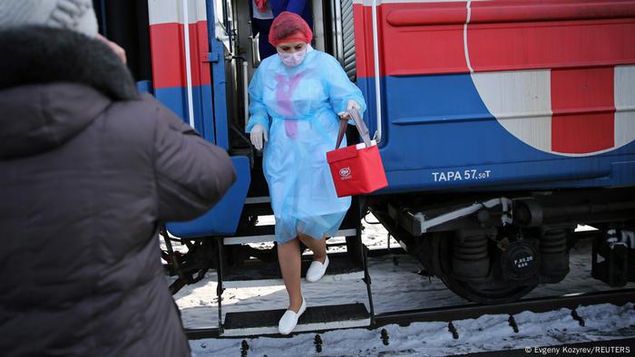 In Irkutsk (Russland) fährt ein Zug durch Städte, die Impfstoffe anbieten. 