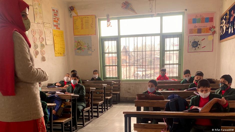 Kashmir lockdowns, slow internet rob students of their education | Asia| An in-depth look at news from across the continent | DW - Vimarsana News
