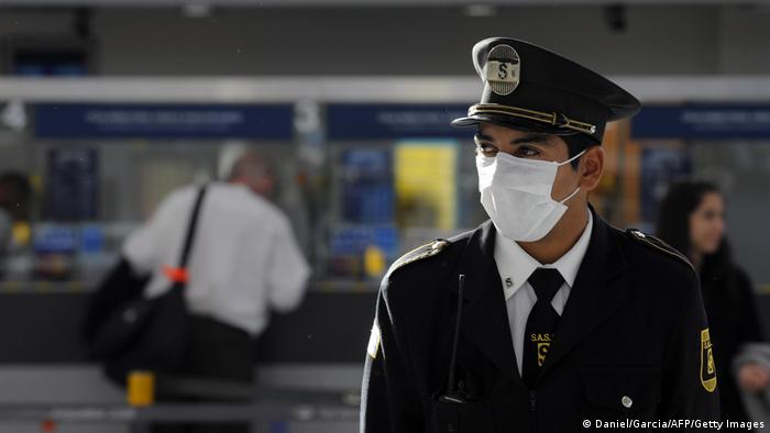 Argentinien I Security Guard am Flughafen