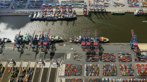 Vista aérea do porto de Hamburgo. Navios russos poderão ter acesso bloqueado aos portos da UE, gerando novos prejuízos a Moscou
