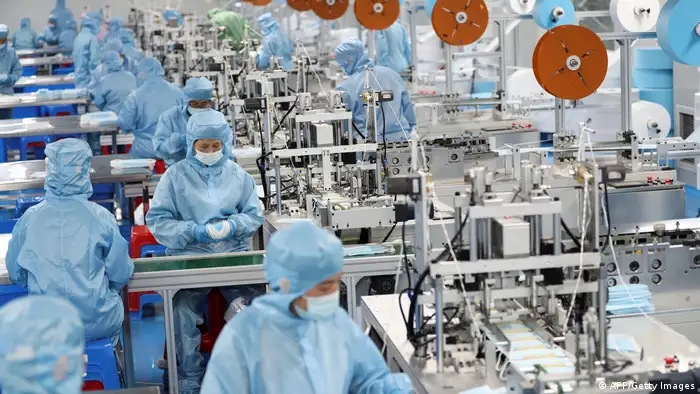 China Schutzmaskenproduktion in einer Fabrik in Lianyungang