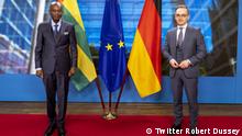 Die Fotos veranschaulichen das Treffen zwischen dem Außenminister von Togo, Robert Dussey und dem deutschen Bundesminister für Entwicklung und Zusammenarbeit gestern (17.03.2021) in Berlin.
Source : Twitter Robert Dussey
https://twitter.com/rdussey/status/1372332197764546563/photo/1