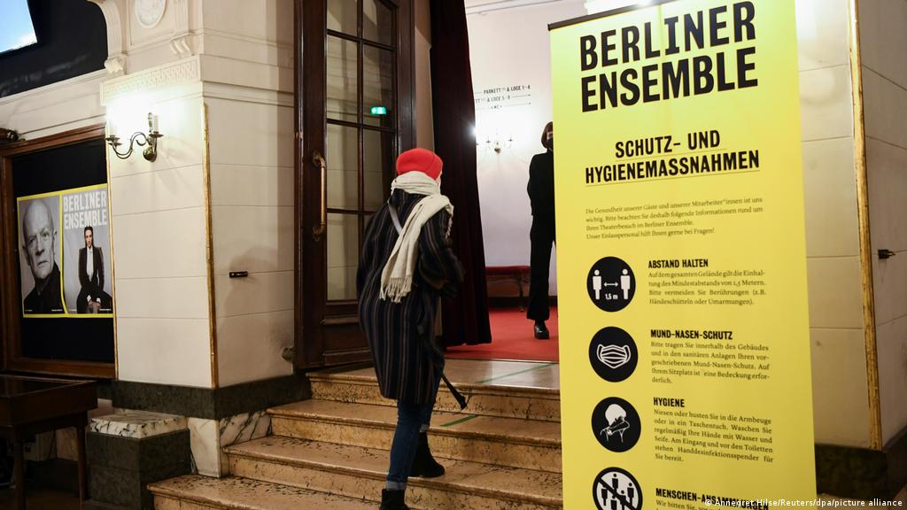 The show goes on again in Berlin despite Germanyu2032s third COVID