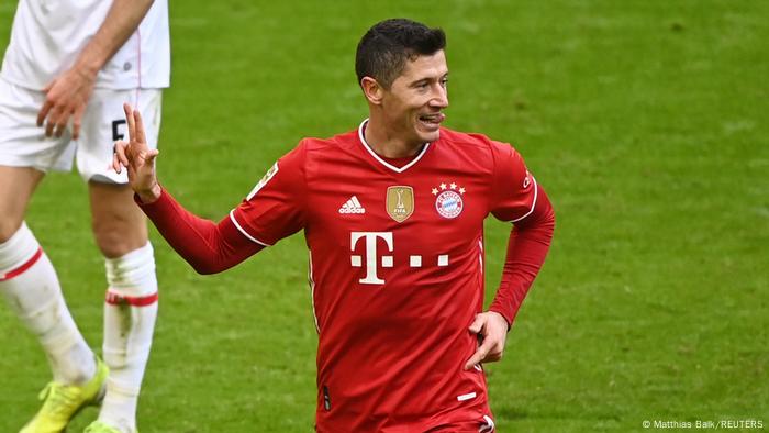 Bayern Torjager Robert Lewandowski Auf Gerd Mullers Spuren Sport Dw 21 03 2021