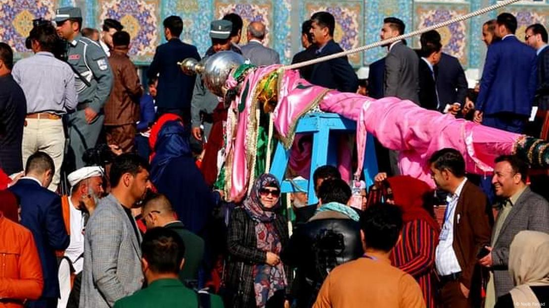 آرشیف: په مزار ښار کې د نوي کال لمانځنه آرشیف: په مزار ښار کې د نوي کال لمانځنه