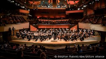 Berliner Philharmoniker spielen vor getestetem Publikum in der Berliner Philharmonie