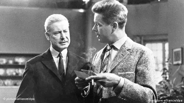 Dieter Borsche (li.) und Heinz Drache in einer Szene des TV-Mehrteilers Das Halstuch (1962)