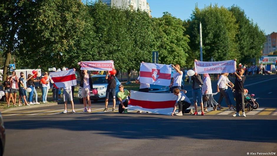 Belarus Demonstrationen und Auseinandersetzungen mit Polizei in Pinsk 