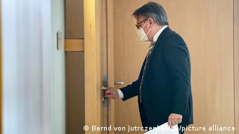 Pandemide CDU ve CSU üyesi bazı vekillerin maske alımına aracılık ettikleri ve komisyon aldıkları ortaya çıktı