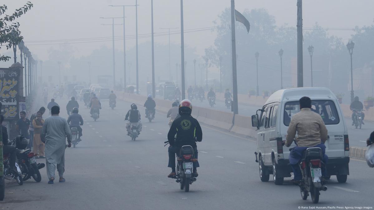 Survey Names Lahore, Pakistan, Most Polluted City On Earth – DW – 03/14 ...