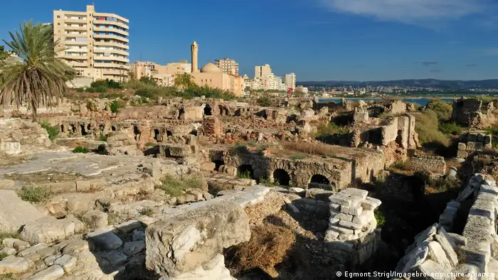 Ausblick auf eine archäologische Ausgrabungsstätte in Tyros, Libanon.