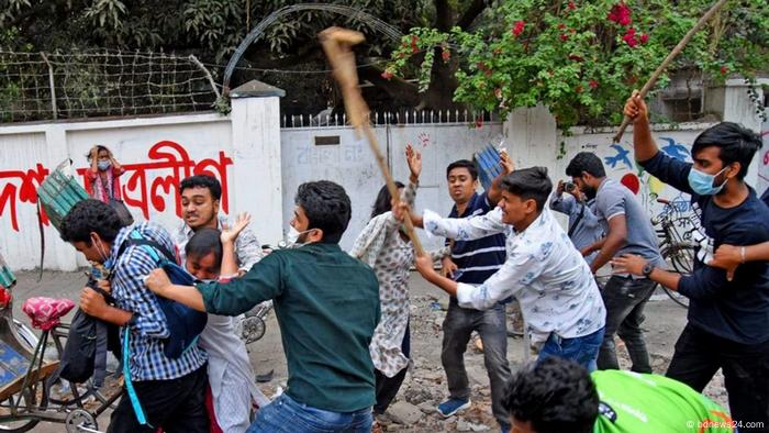 Bangladesch Demonstration auf Campus der Universität von Dhaka angegriffen