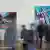 Постетители рассматривают картины на выставке Nord Art в Бюдельсдорфе