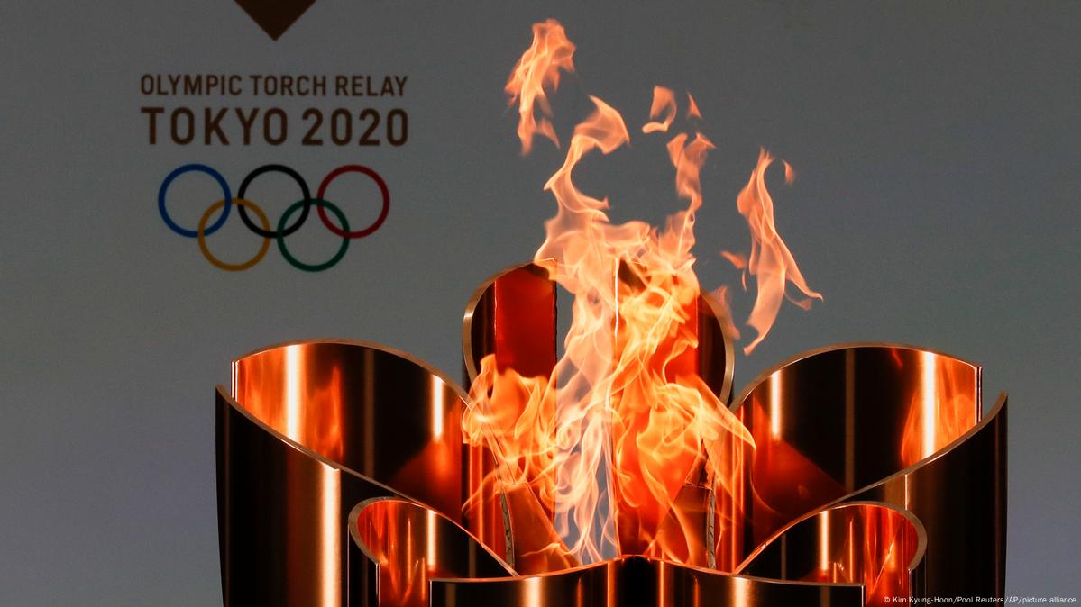 símbolo oficial jogos olímpicos tokyo 2020 japão e tocha fogo