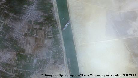 Κοντέινερ στο Σουέζ "φρακάρει" την παγκόσμια οικονομία