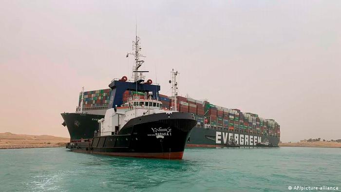 Ägypten | Containerschiff blockiert Suezkanal