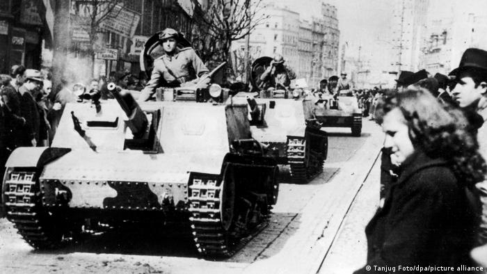 Tenkovi vojske Kraljevine Jugoslavije na ulicama Beograda 27. marta 1941.