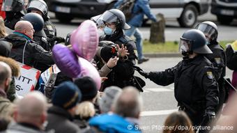 Κάσελ, αστυνομία εναντίον διαδηλωτών