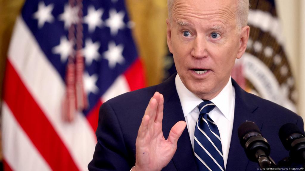 COVID: Joe Biden doubles US vaccination goal at press conference | News | DW | 25.03.2021