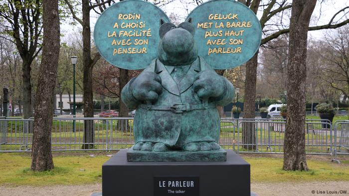 Cat invasion in Paris: artist Phillippe Geluck's art hits the Champs-Elysées