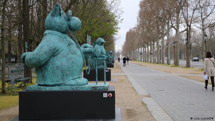 Cat invasion in Paris: artist Phillippe Geluck's art hits the Champs-Elysées