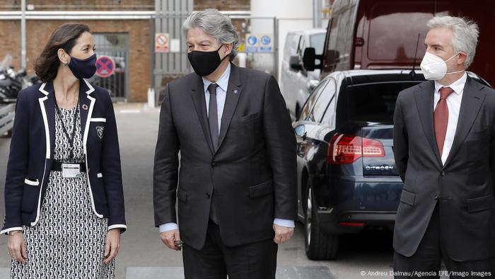 EU Vaccine Officer Theory Breton (Center) on a study tour to the factory in Moderna, Spain