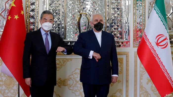 محمدجواد ظریف و وانگ یی، وزرای خارجه ایران و چین