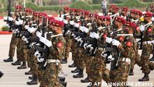27.03.21 *** Verschiedene Militäreinheiten nehmen an einer Armeeparade an Myanmars Tag der Streitkräfte teil. +++ dpa-Bildfunk +++