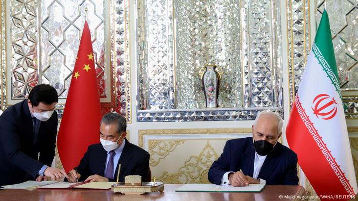 2021年3月，中国和伊朗签署25年全面合作协议