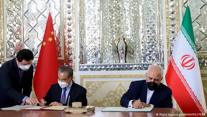 Iran Teheran | Außenminister Yi & Sarif | Unterzeichnung Kooprationsabkommen
