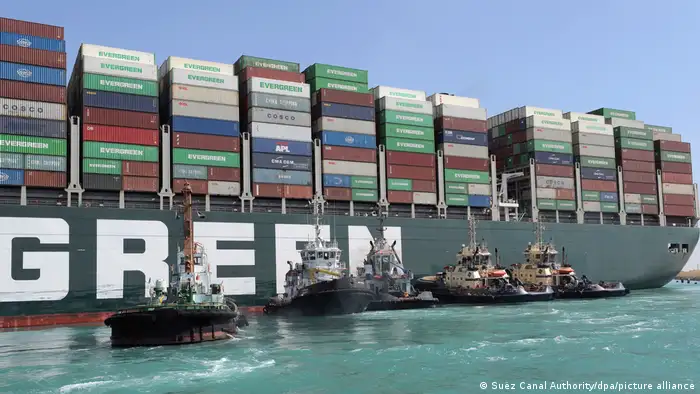 Ägypten Containerschiff blockiert Suezkanal Ever Given