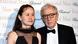 El director estadounidense Woody Allen junto a su esposa Soon Yi. El director estadounidense Woody Allen junto a su esposa Soon Yi.