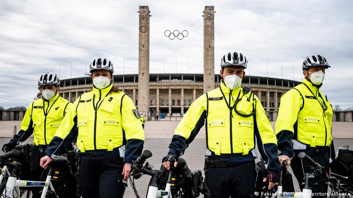 Полицейские на велосипедах в Берлине