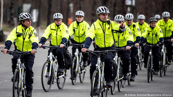Deutschland BdT | Fahrradpolizisten in Berlin