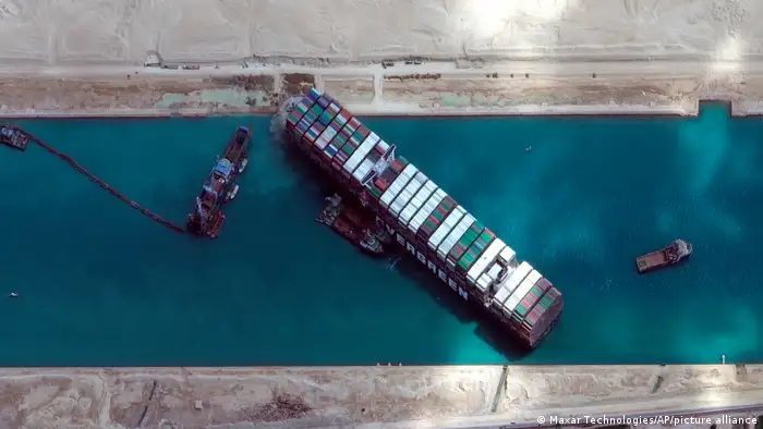 Ägypten | Schiff Ever Given im Suez Kanal
