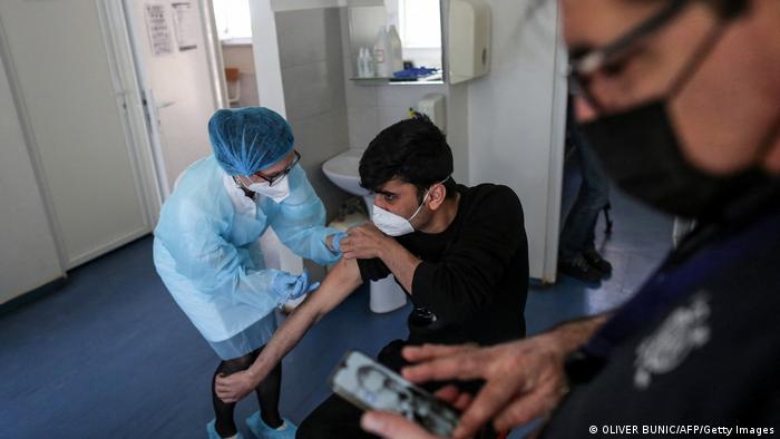 Srbija je krajem marta postala prva evropska zemlja koja vakciniše i izbeglice