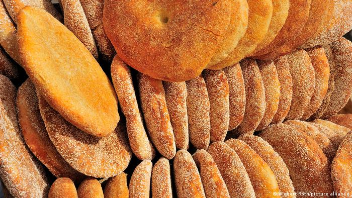 خبز مغربي توفره الدولة بأسعار مدعومة، لكن السؤال إلى متى؟ 