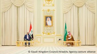 Saudi-Arabien, Riyadh | Premierminister Mustafa Al-Kadhimi (Irak) mit saudischem Kronprinz Mohammed bin Salman