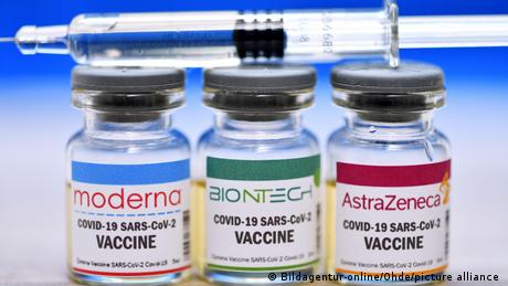Защо експертите постоянно менят мненията си за Ковид 19 ваксините