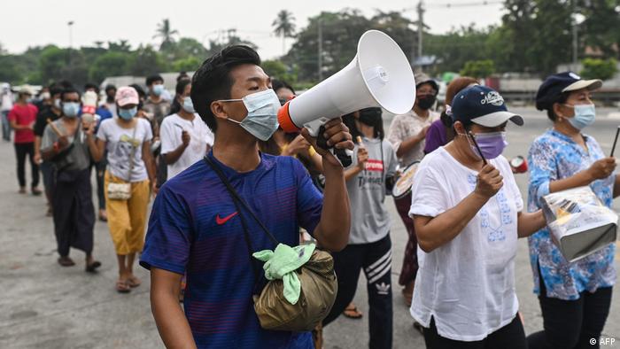 Протестувальники проти військової хунти у М'янмі