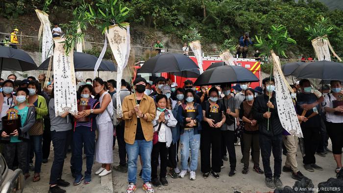 Taiwan I Zug mit 490 Personen entgleist Taiwan I Zug mit 490 Personen entgleist