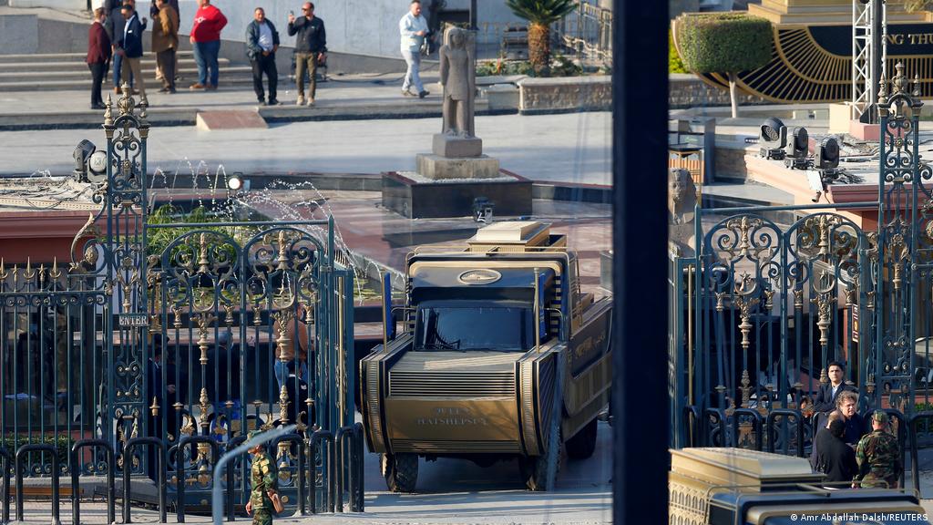 Golden Parade Mummified Pharaohs Moved To New Cairo Home News Dw 03 04 2021