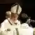 Папа римский Франциск во время пасхальной службы в Соборе Святого Петра в Ватикане, 3 апреля 2021 года