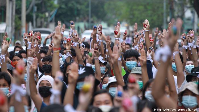 Myanmar Anti Coup Protesters Stage Easter Egg Demo News Dw 04 04 21