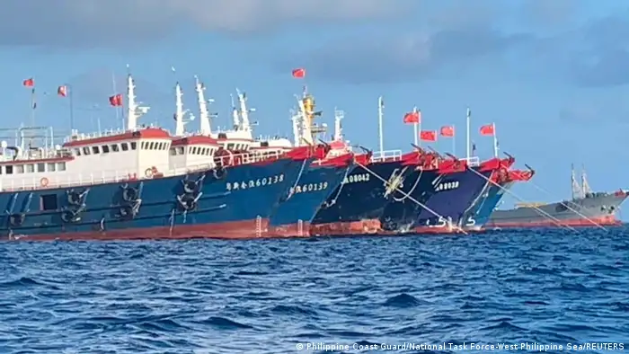 Südchinesisches Meer Chinesische Schiffe am Whitsun Reef