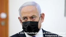 Benjamin Netanjahu, Ministerpräsident von Israel, nimmt an einer Beweisanhörung in seinem Prozess wegen angeblicher Korruptionsverbrechen im Jerusalemer Bezirksgericht in Salah El-Din teil. Im Korruptionsprozess gegen Netanjahu hat die Anklägerin dem 71-Jährigen massiven Machtmissbrauch vorgeworfen. +++ dpa-Bildfunk +++