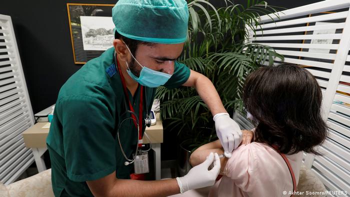 Covid What S Behind Pakistan S Low Vaccination Rate Asia An In Depth Look At News From Across The Continent Dw 10 05 2021 [ 394 x 700 Pixel ]