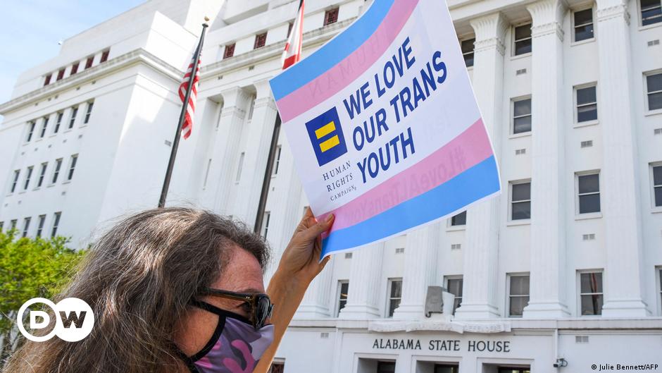 US court partially blocks Alabama′s gender-affirmation ban