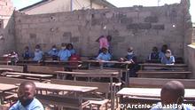 Schüler nach Zyklon immer noch ohne Klassenzimmer - Behelfsmäßige Schule.
Foto: Arcénio Sebastião/DW, 06.04.2020 in Beira, Mosambik