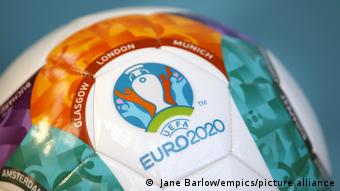 Футбольный мяч с логотипом Евро-2020